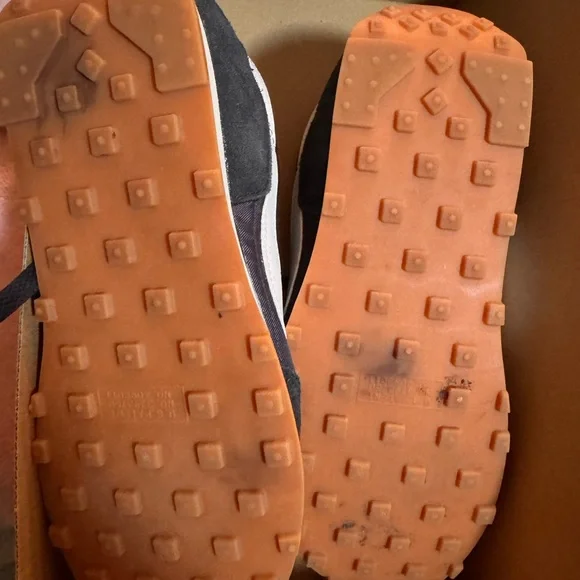 Nike Women’s Black and White Sneakers - Picture 4 of 5